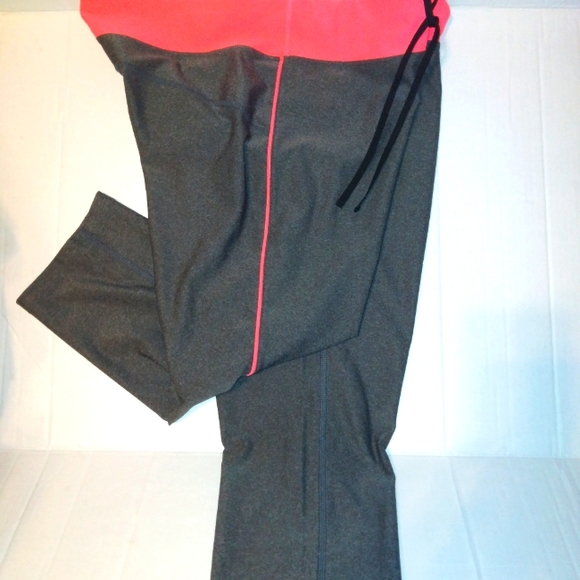 NWOT~XERSION~Women's Moisture Wicking Athletic Capri Pants~Large - Picture 12 of 14